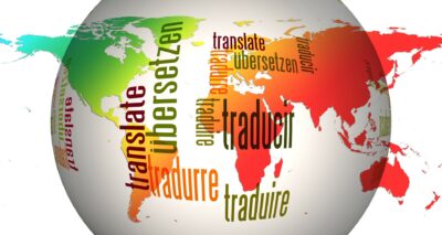Çeşitli dillerde 'çeviri' kelimesi ile vurgulanmış dünya grafiği.